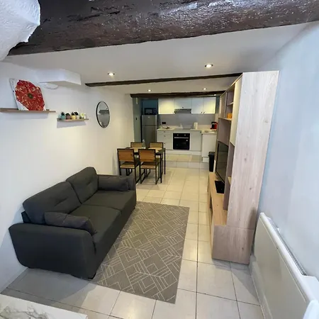 Apartment Maison De Village Renovee, Climatisee, 4 Personnes *