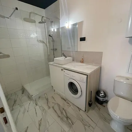 Maison De Village Renovee, Climatisee, 4 Personnes Florensac