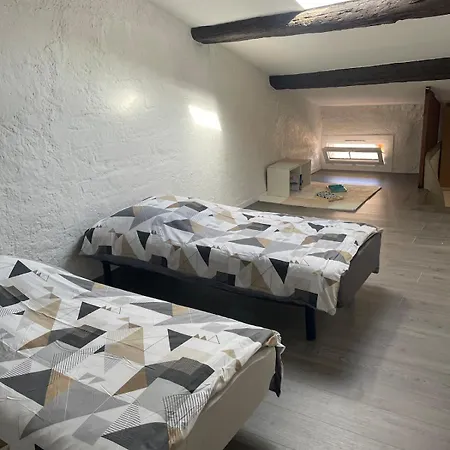Maison De Village Renovee, Climatisee, 4 Personnes * Florensac
